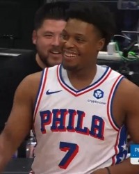 开云体育-队史绝对功臣！猛龙全场球迷为洛瑞送上掌声 后者在垃圾时间登场